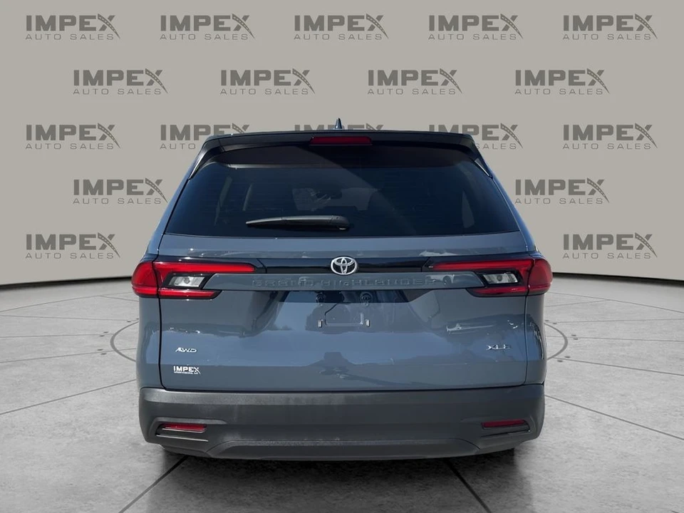 2025 Toyota Highlander - Image 4 of 21