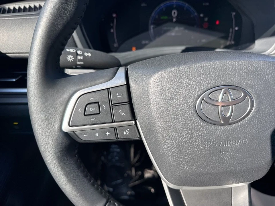 2025 Toyota Highlander - Image 15 of 21