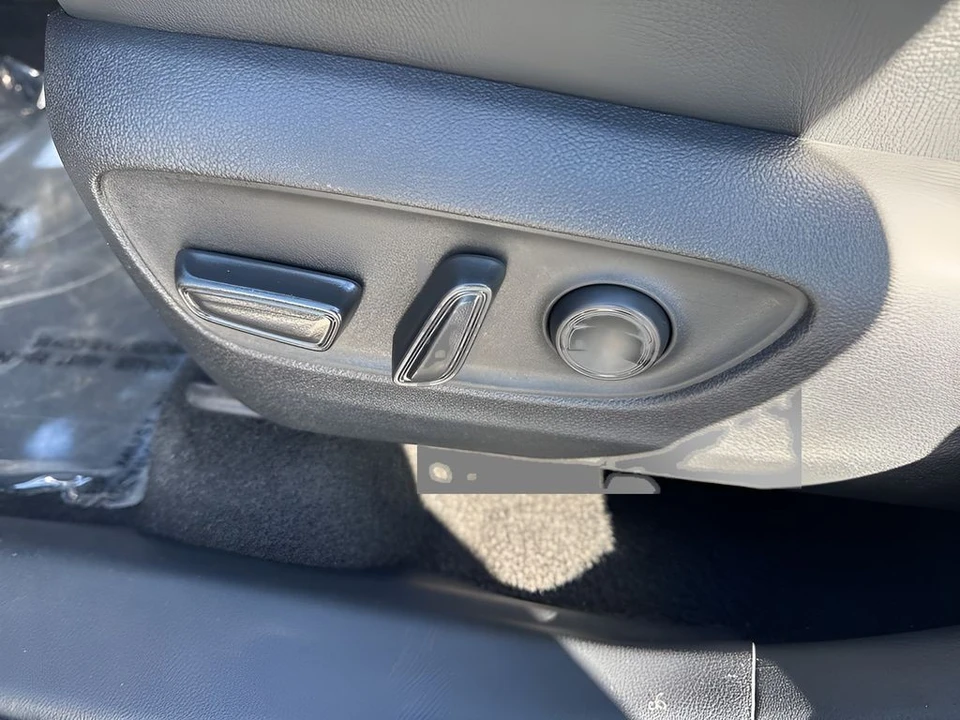 2025 Toyota Highlander - Image 10 of 21