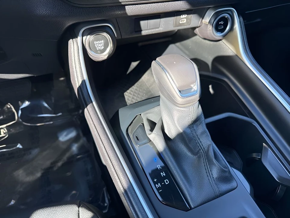 2025 Toyota Highlander - Image 17 of 21