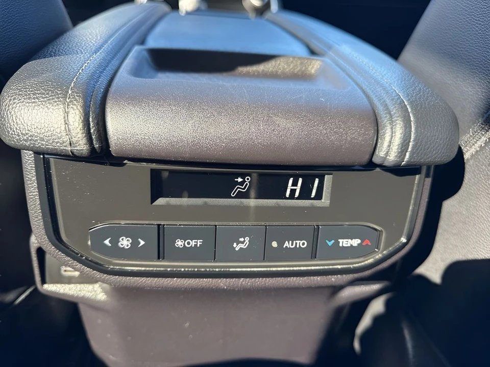 2025 Toyota Highlander - Image 12 of 21