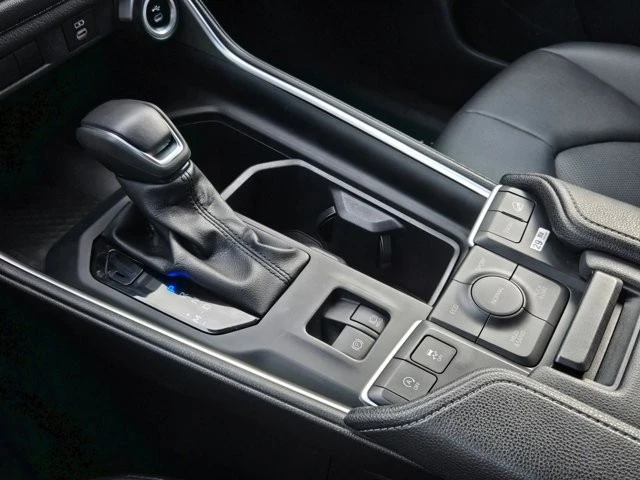 2025 Toyota Highlander - Image 18 of 21