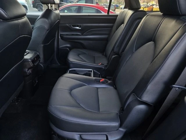 2025 Toyota Highlander - Image 11 of 21