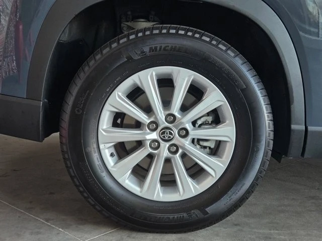 2025 Toyota Highlander - Image 5 of 12