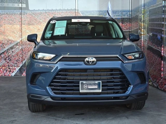 2025 Toyota Highlander - Image 3 of 12