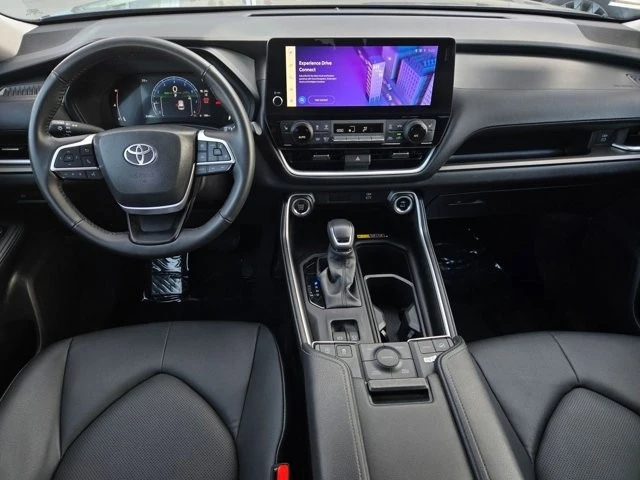 2025 Toyota Highlander - Image 14 of 21