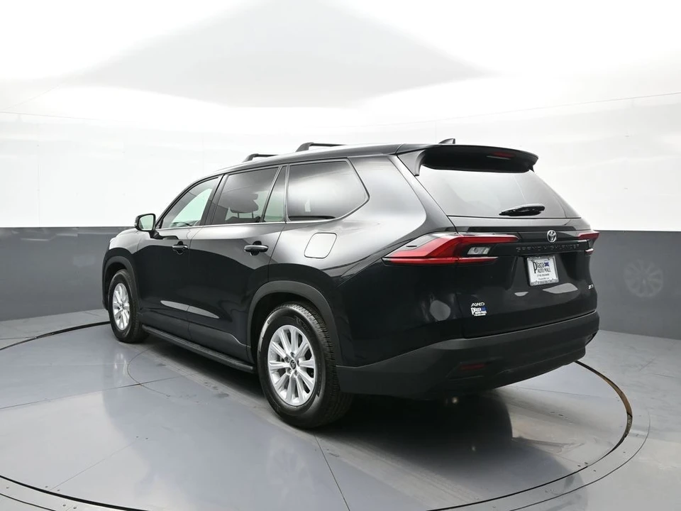 2025 Toyota Highlander - Image 8 of 31