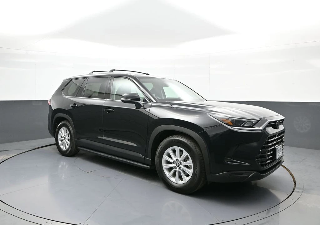 2025 Toyota Highlander - Image 4 of 31