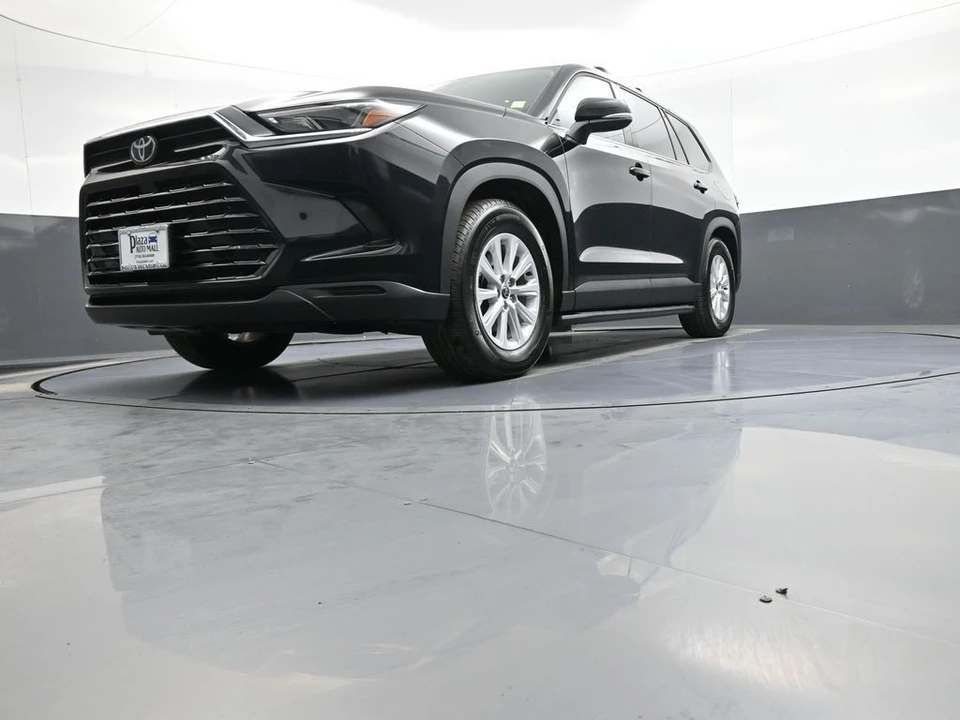 2025 Toyota Highlander - Image 28 of 31