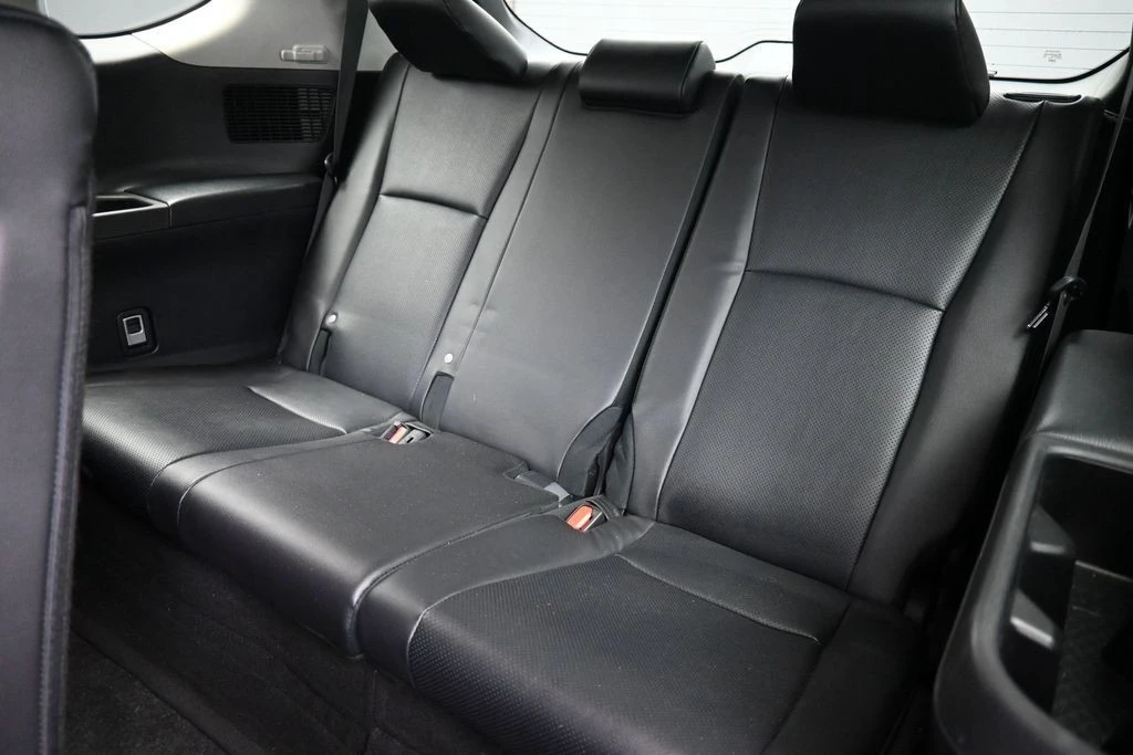2025 Toyota Highlander - Image 21 of 31