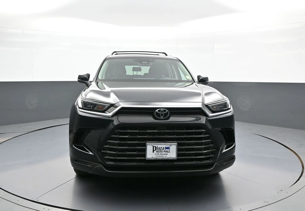 2025 Toyota Highlander - Image 2 of 31