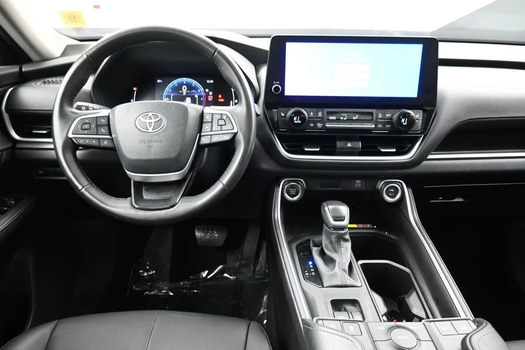 2025 Toyota Highlander - Image 20 of 31