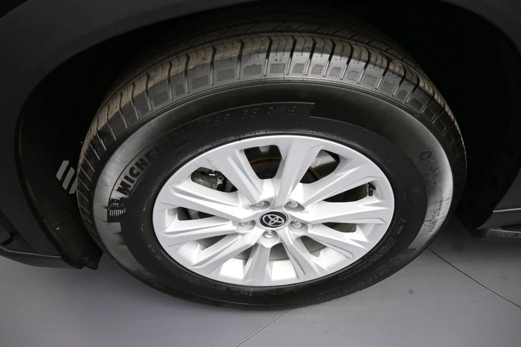 2025 Toyota Highlander - Image 14 of 31