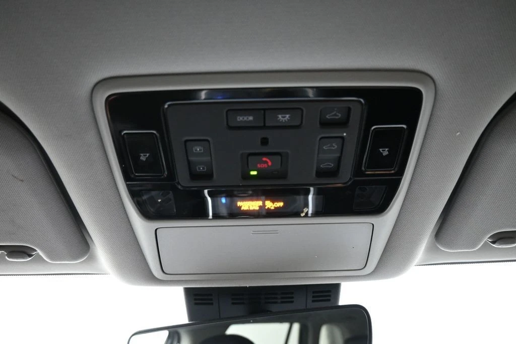 2025 Toyota Highlander - Image 17 of 31