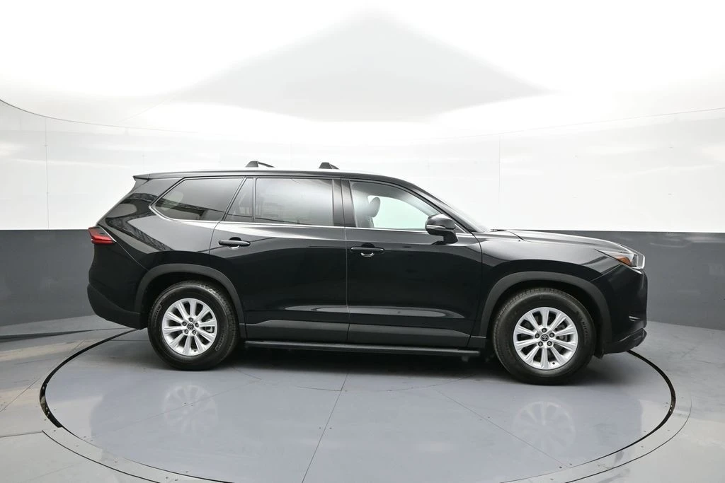 2025 Toyota Highlander - Image 5 of 31