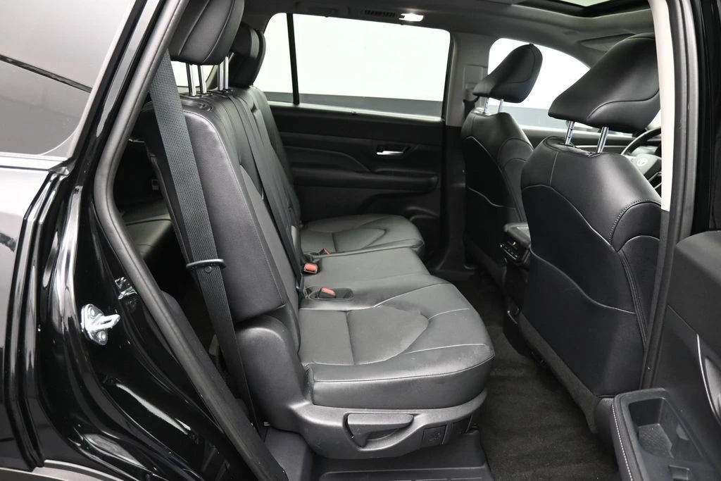 2025 Toyota Highlander - Image 26 of 31
