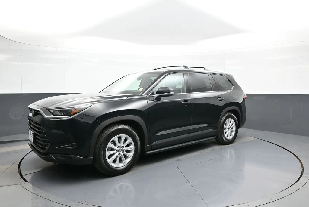 2025 Toyota Highlander - Image 10 of 31