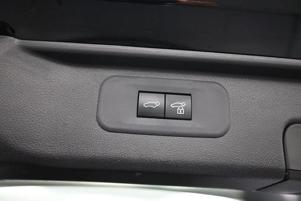 2025 Toyota Highlander - Image 24 of 31