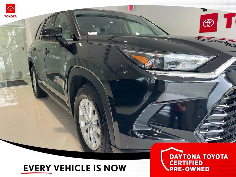 2025 Toyota Highlander - Image 2 of 12