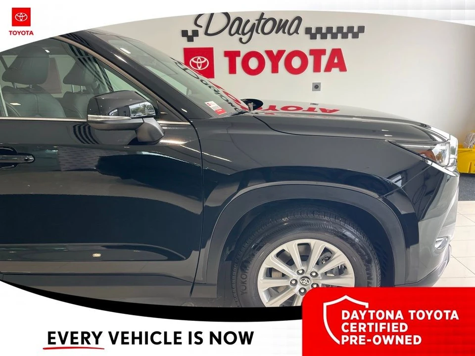 2025 Toyota Highlander - Image 8 of 12