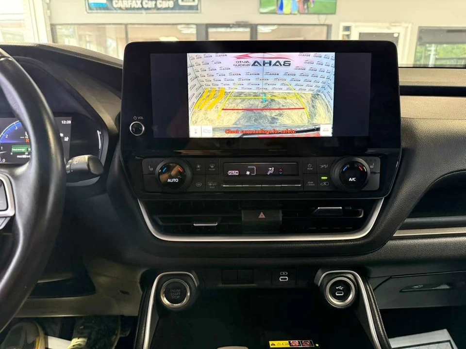2025 Toyota Highlander - Image 17 of 31