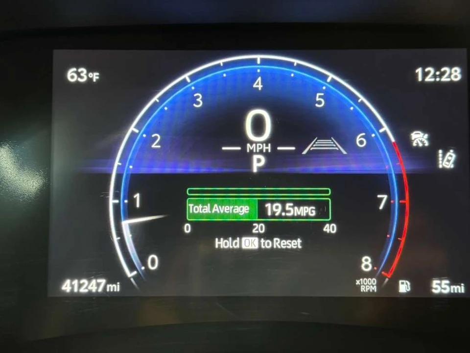 2025 Toyota Highlander - Image 15 of 31