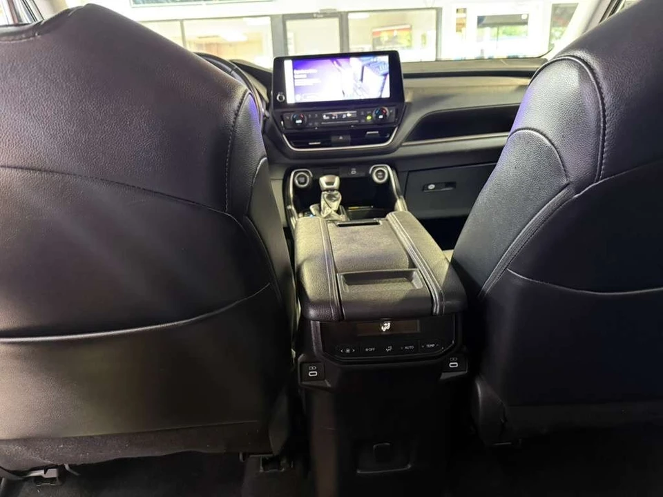 2025 Toyota Highlander - Image 22 of 31