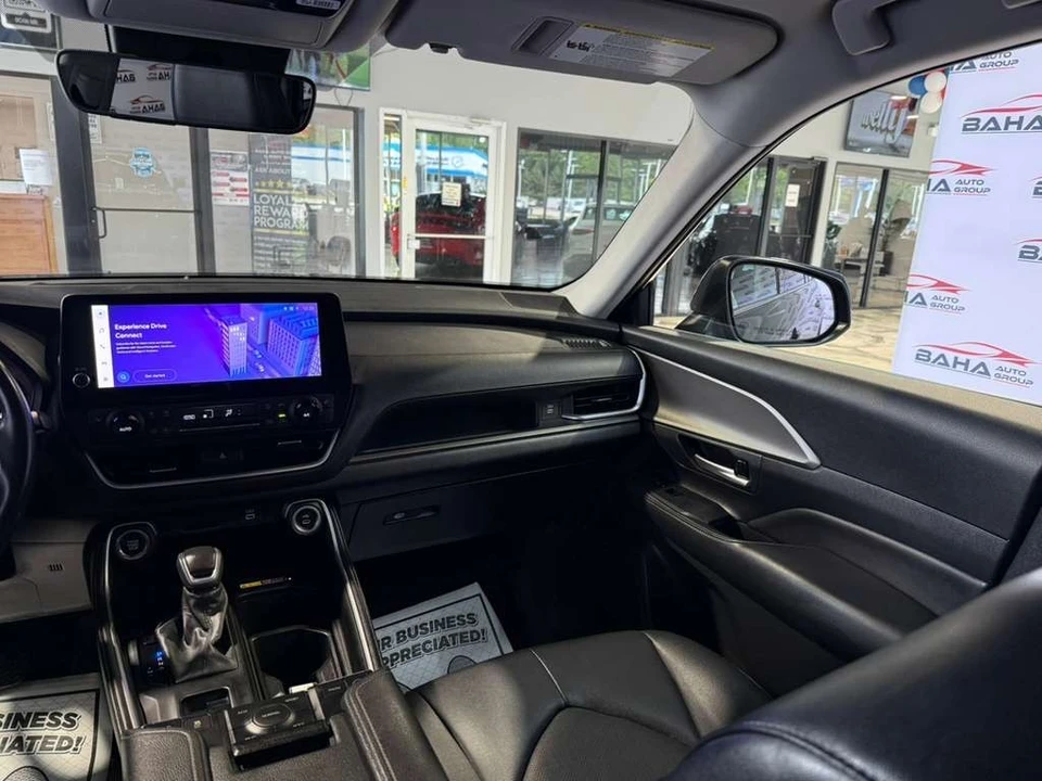 2025 Toyota Highlander - Image 27 of 31