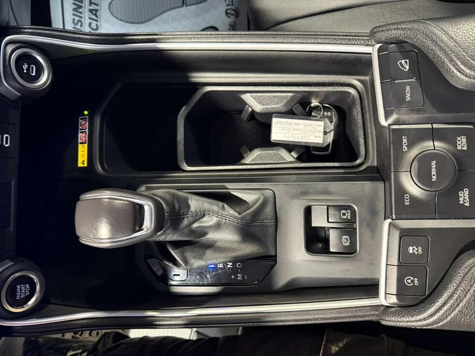 2025 Toyota Highlander - Image 18 of 31