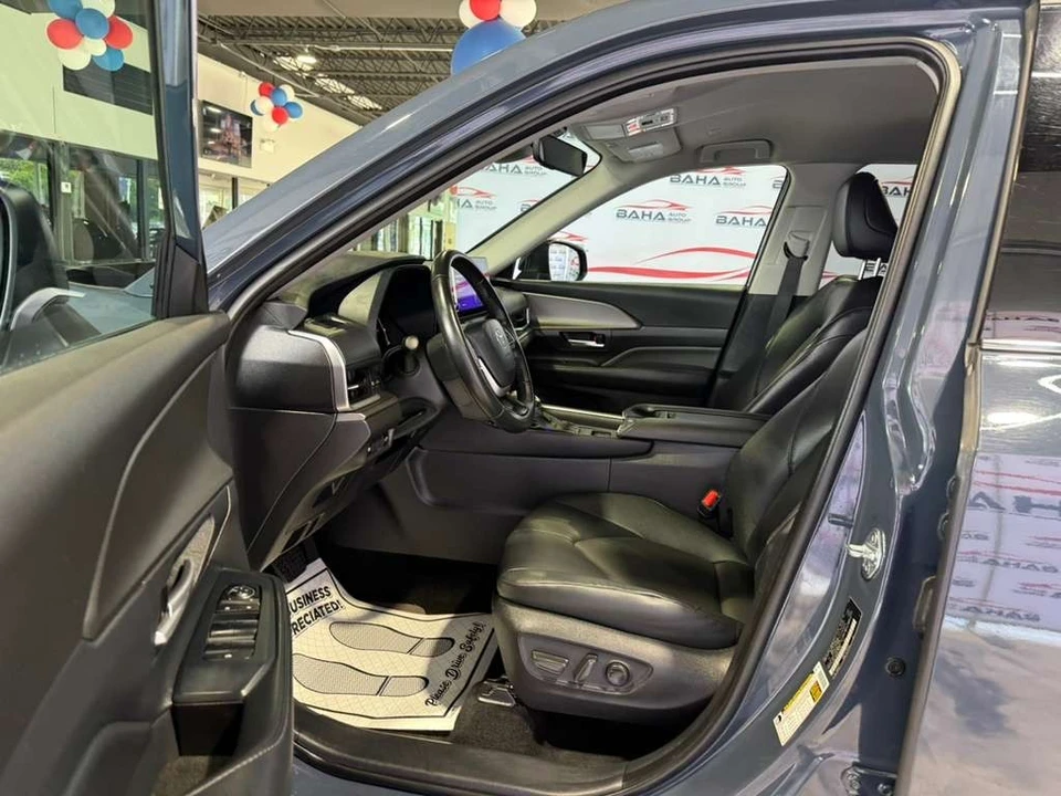 2025 Toyota Highlander - Image 29 of 31