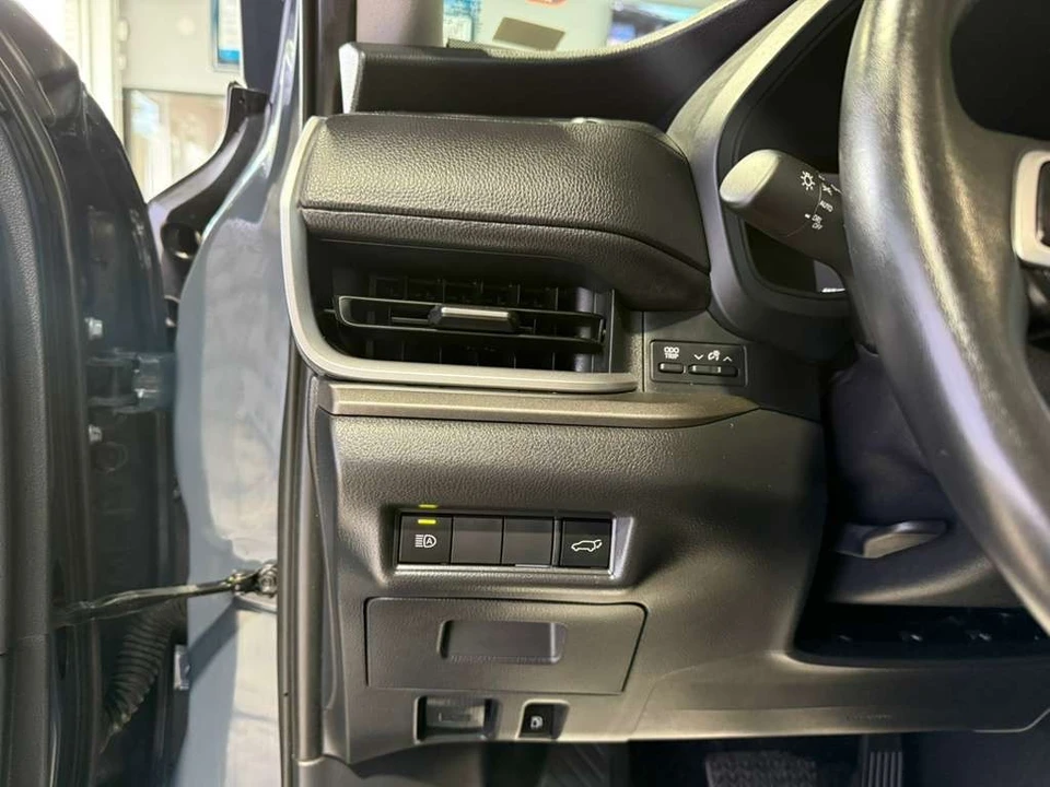 2025 Toyota Highlander - Image 21 of 31