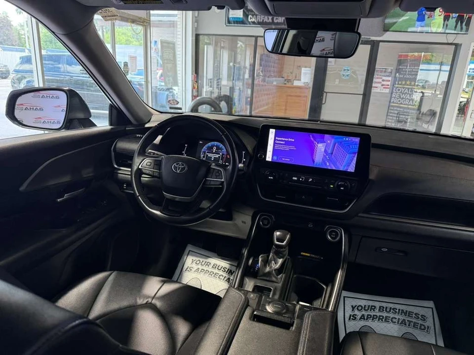 2025 Toyota Highlander - Image 26 of 31