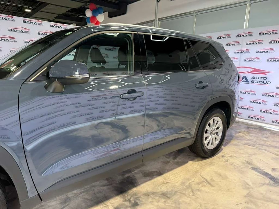 2025 Toyota Highlander - Image 6 of 31