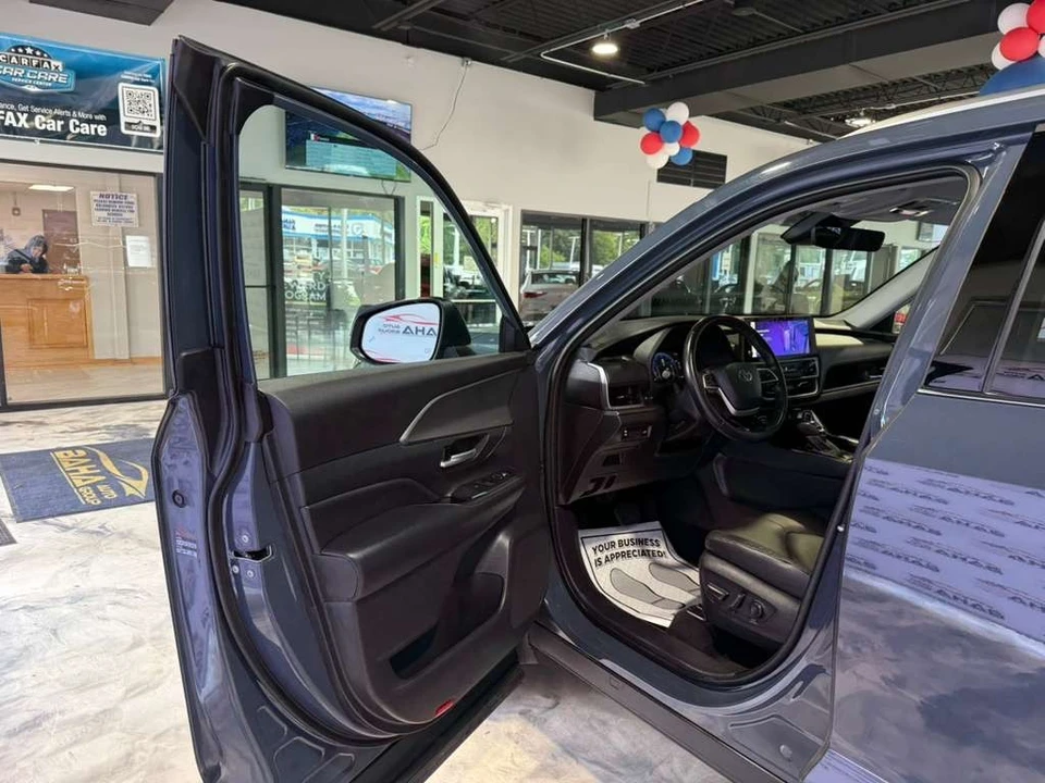 2025 Toyota Highlander - Image 28 of 31