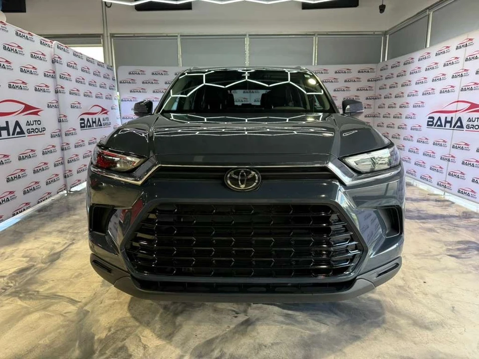 2025 Toyota Highlander - Image 3 of 31
