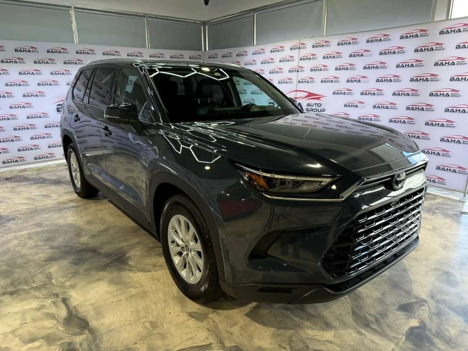 2025 Toyota Highlander - Image 5 of 31