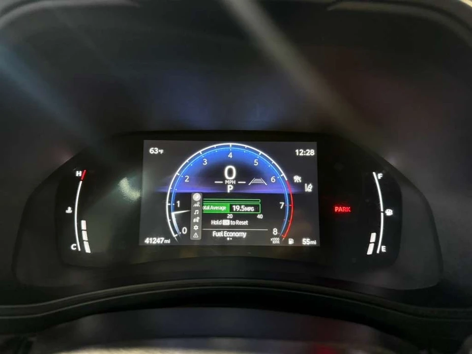 2025 Toyota Highlander - Image 14 of 31