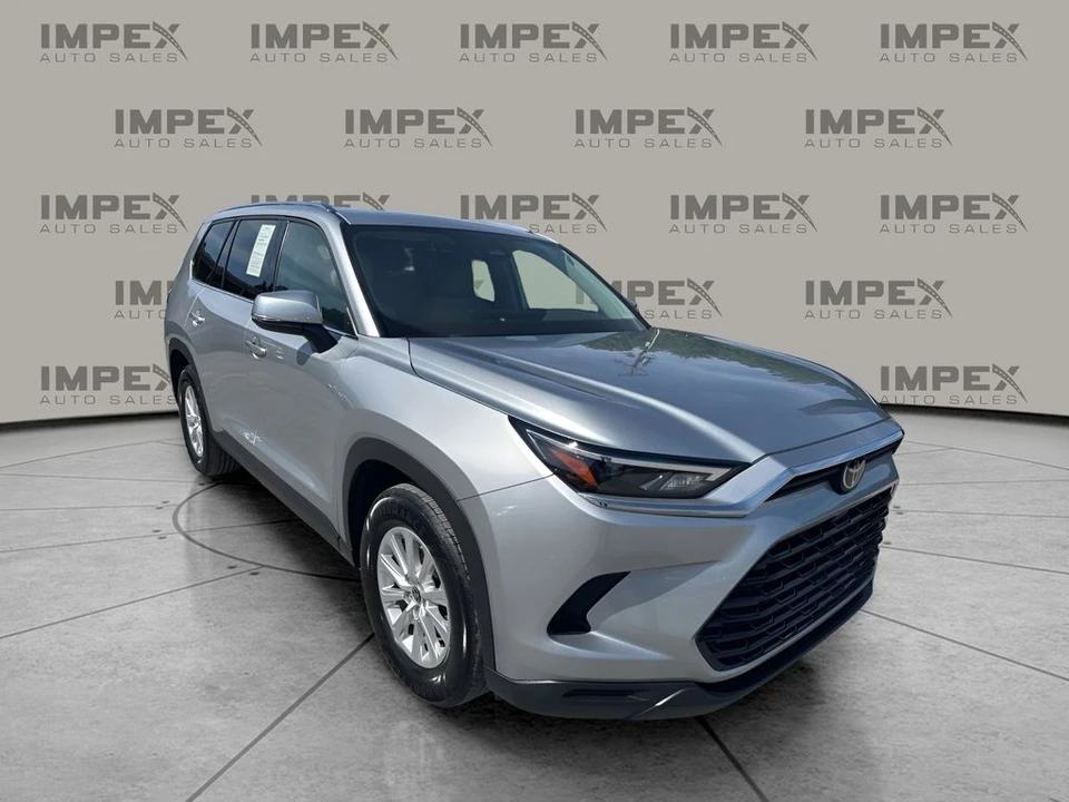 2025 Toyota Highlander - Image 9 of 31