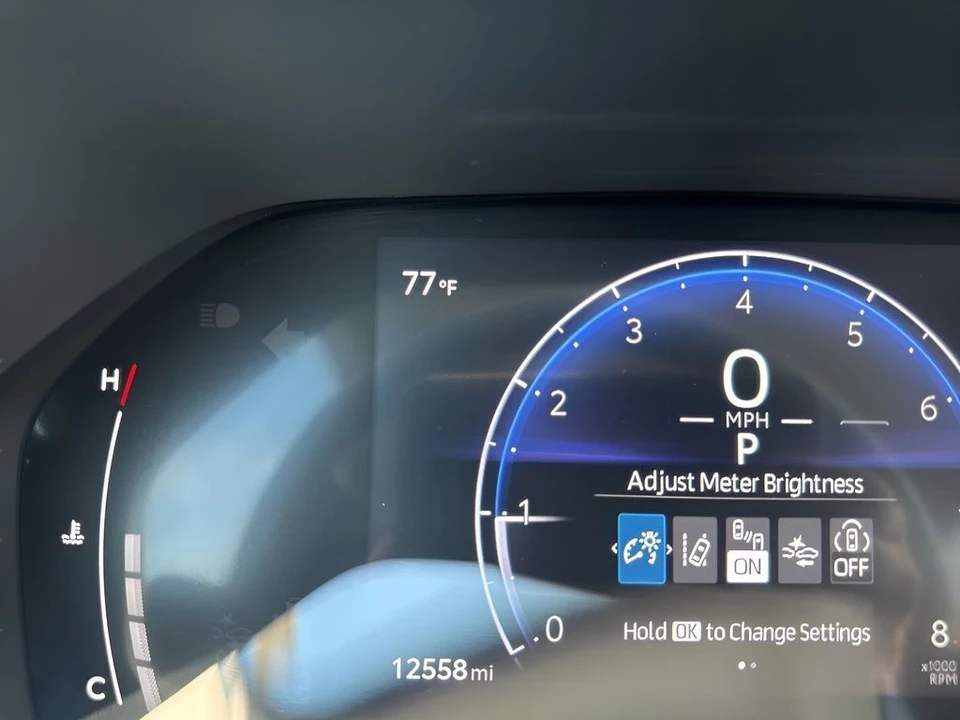 2025 Toyota Highlander - Image 25 of 31