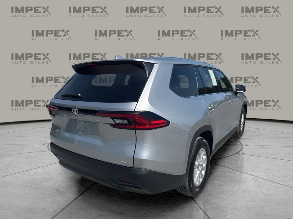 2025 Toyota Highlander - Image 7 of 31