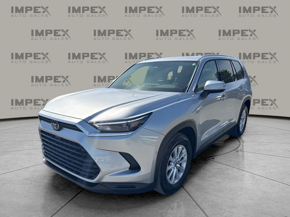2025 Toyota Highlander - Image 2 of 31