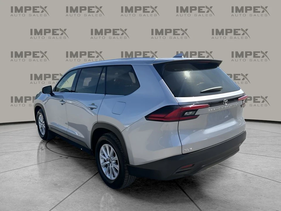 2025 Toyota Highlander - Image 5 of 31