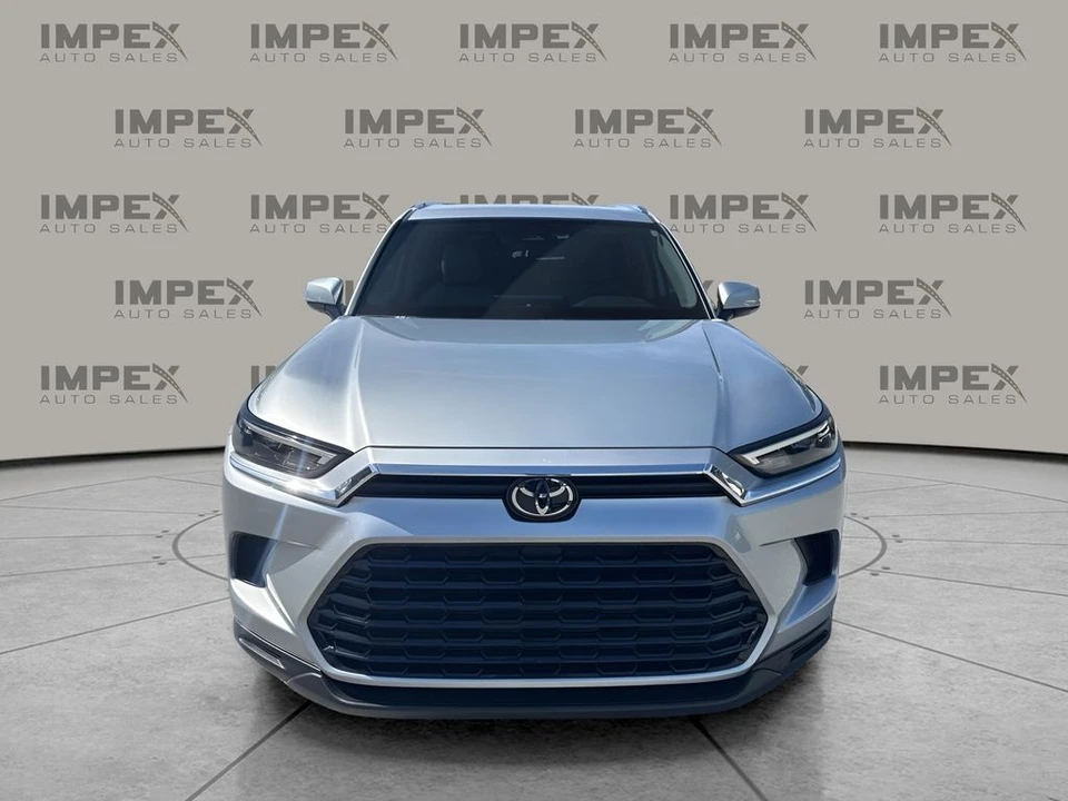 2025 Toyota Highlander - Image 10 of 31