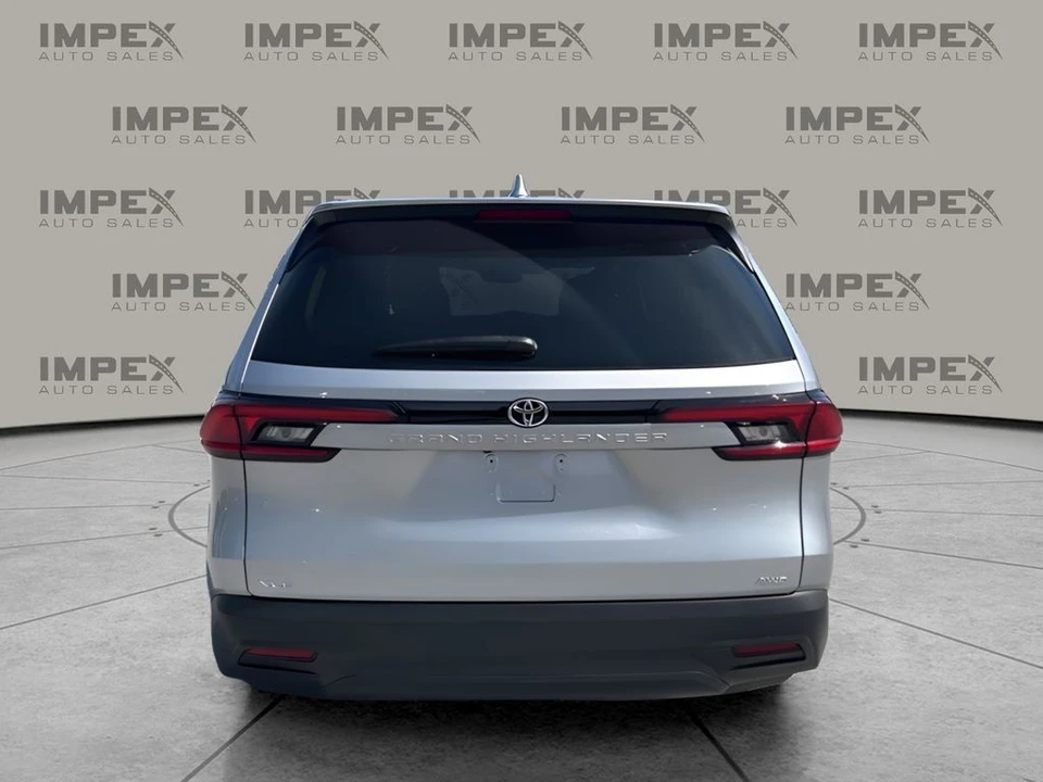 2025 Toyota Highlander - Image 6 of 31