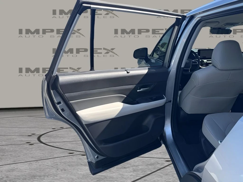 2025 Toyota Highlander - Image 28 of 31