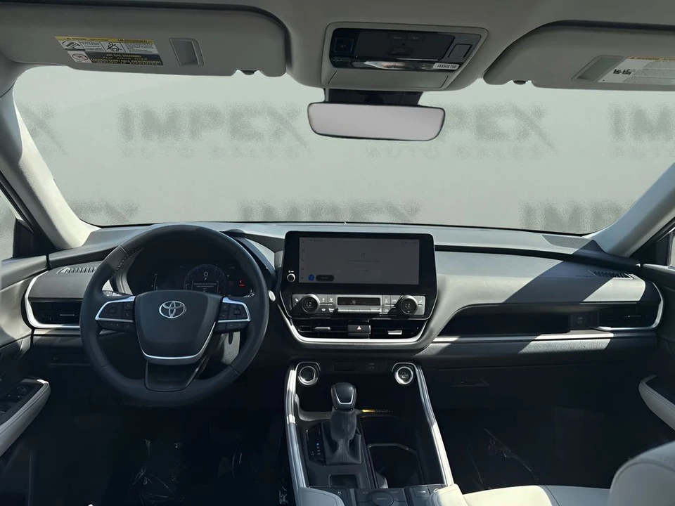 2025 Toyota Highlander - Image 14 of 31