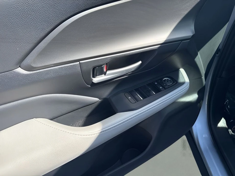 2025 Toyota Highlander - Image 27 of 31