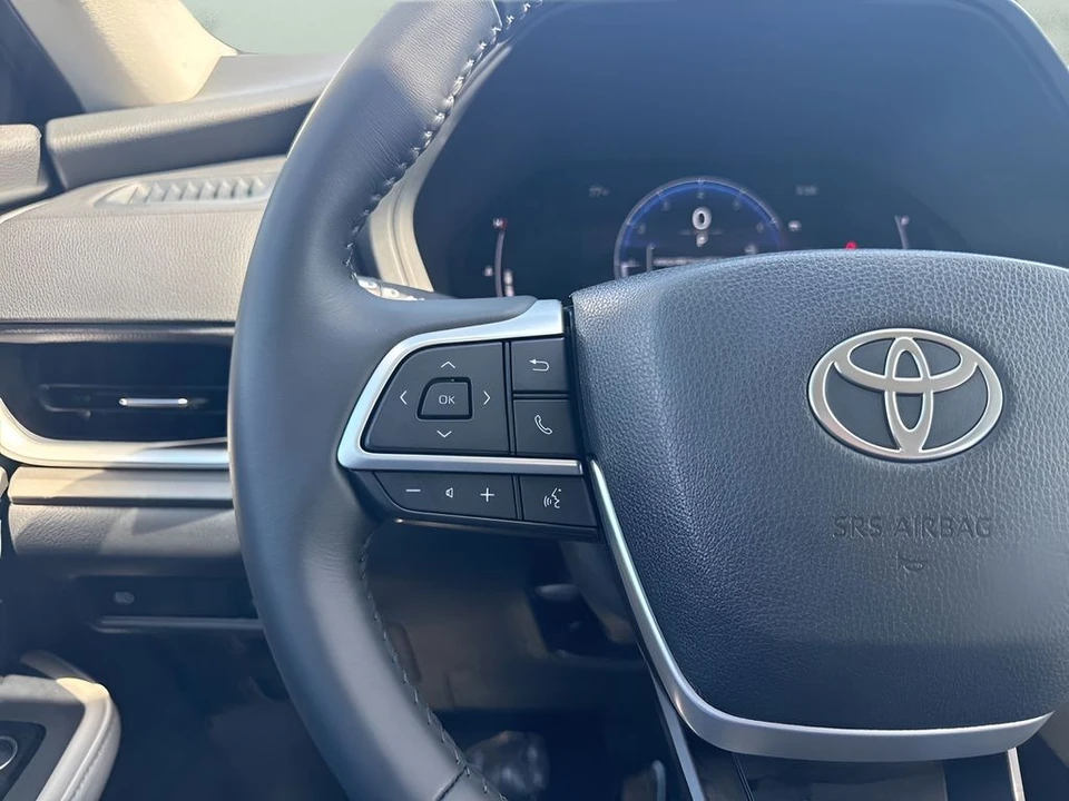 2025 Toyota Highlander - Image 17 of 31