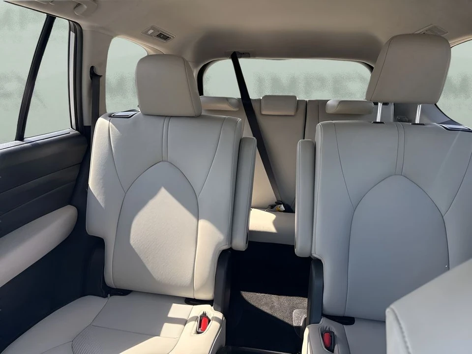 2025 Toyota Highlander - Image 13 of 31