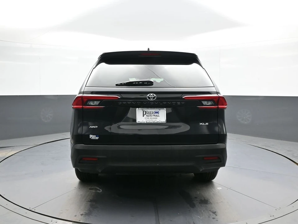 2025 Toyota Highlander - Image 7 of 21
